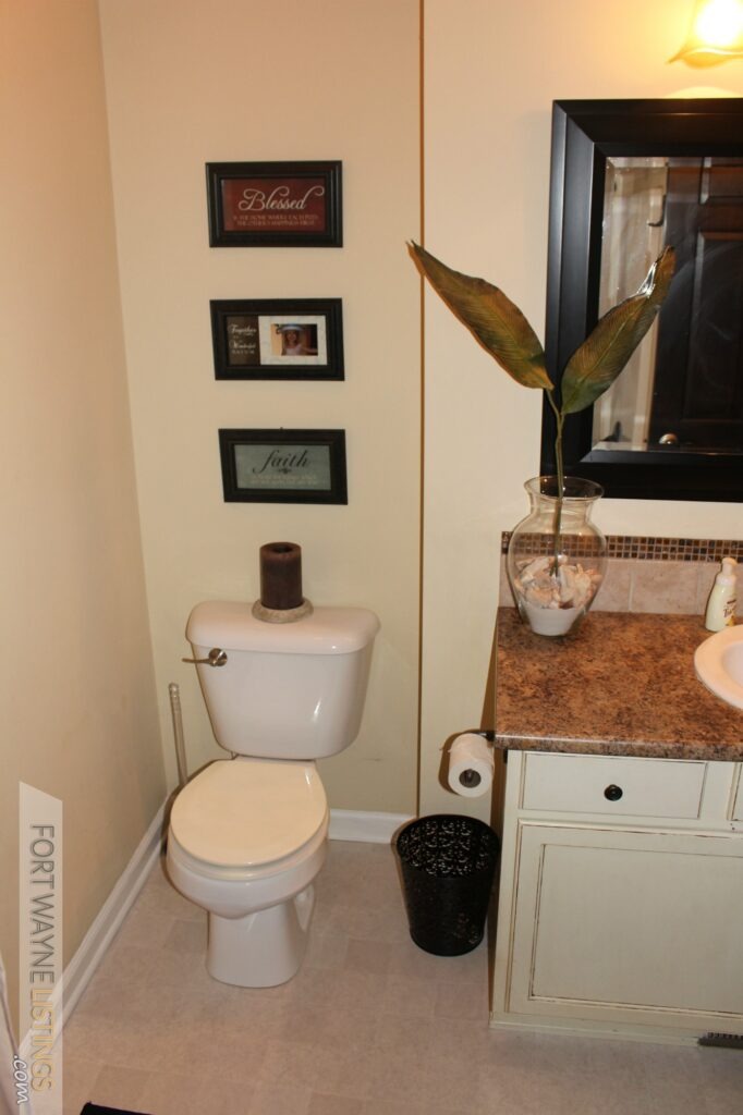 upstairs full bath toilet Quiet Cul-De-Sac in SW Aboite Fort Wayne