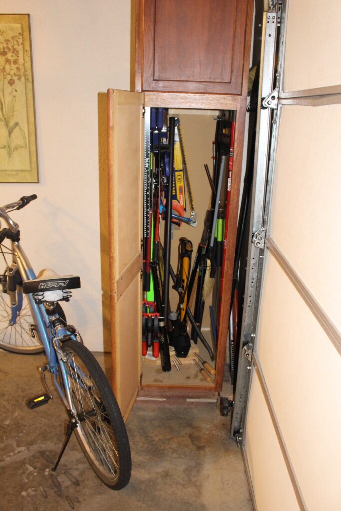 Nicely Finished Garage (1)