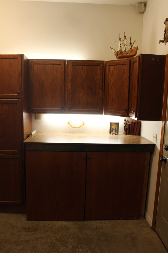 Nicely Finished Garage (3)